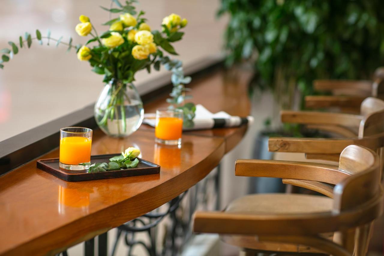 Nesta Hotel Saigon Хошимин Екстериор снимка