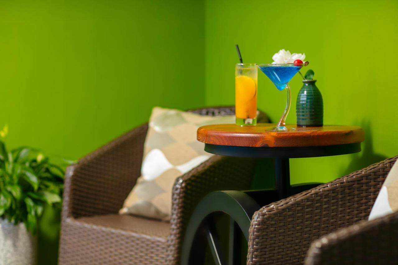 Nesta Hotel Saigon Хошимин Екстериор снимка