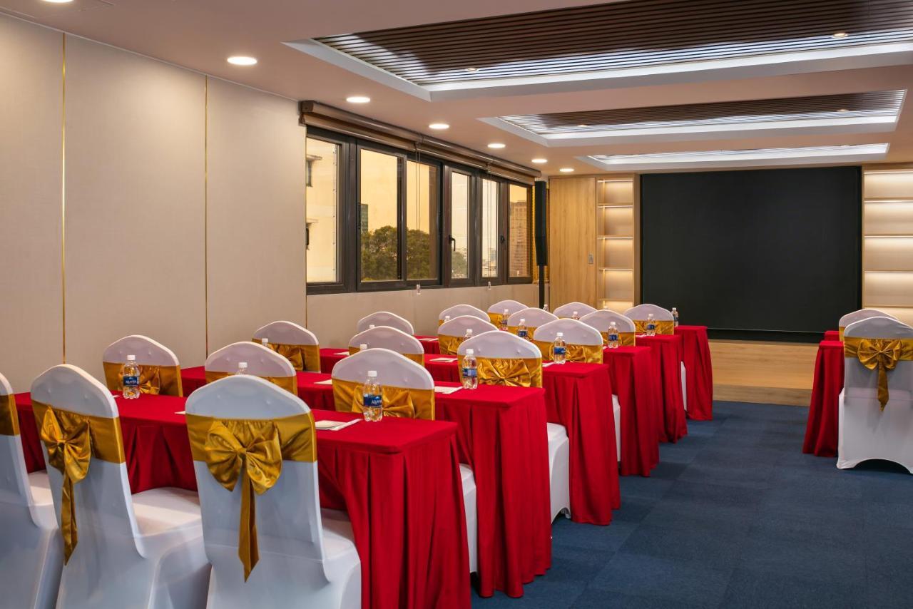 Nesta Hotel Saigon Хошимин Екстериор снимка