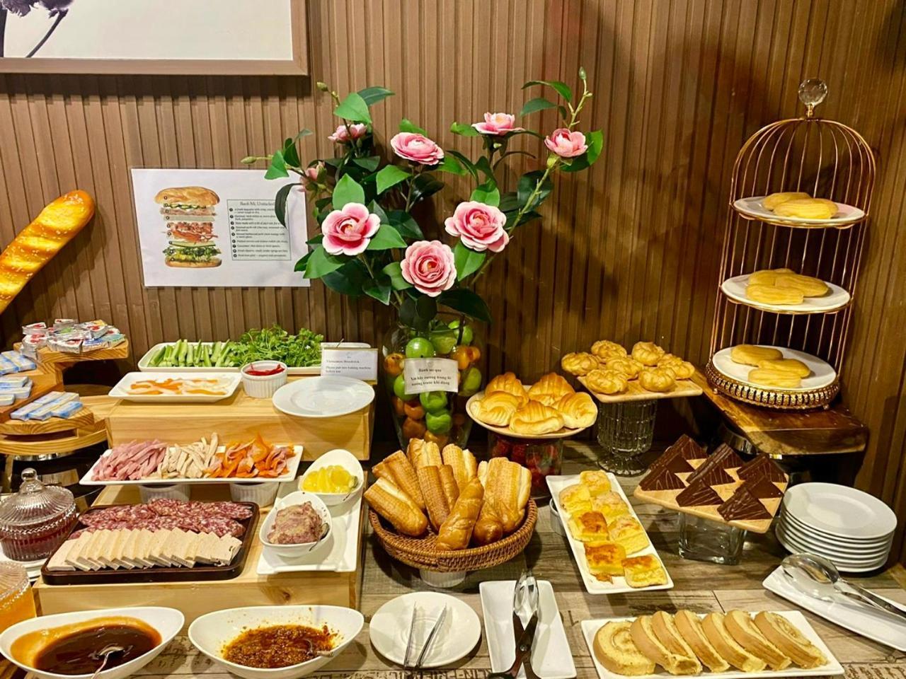 Nesta Hotel Saigon Хошимин Екстериор снимка
