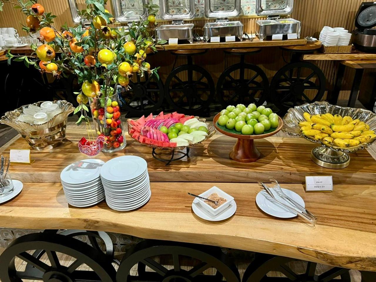 Nesta Hotel Saigon Хошимин Екстериор снимка