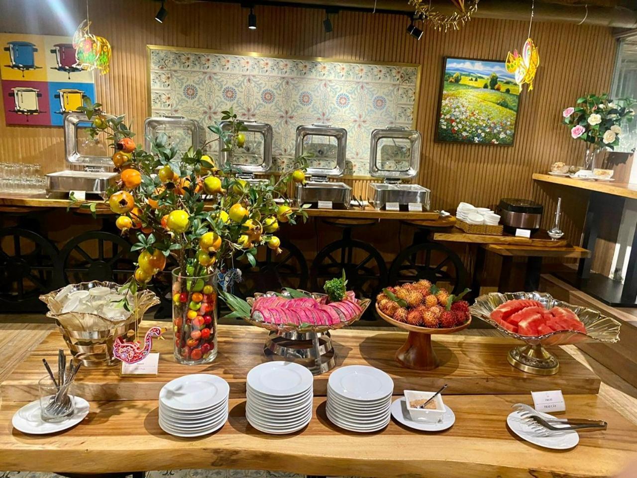 Nesta Hotel Saigon Хошимин Екстериор снимка