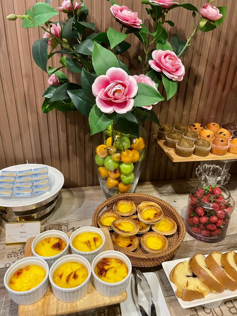 Nesta Hotel Saigon Хошимин Екстериор снимка