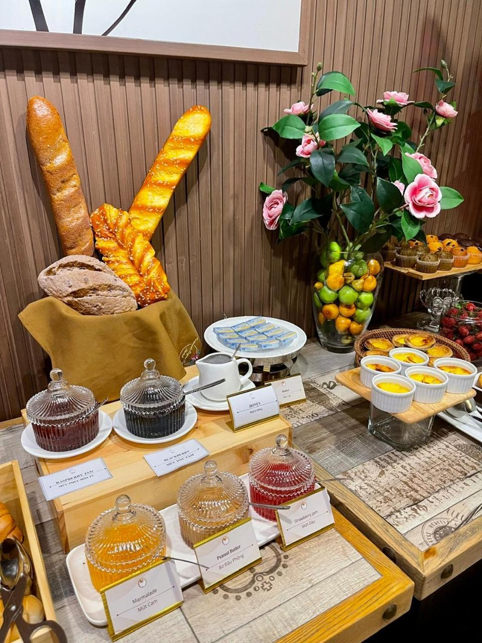 Nesta Hotel Saigon Хошимин Екстериор снимка