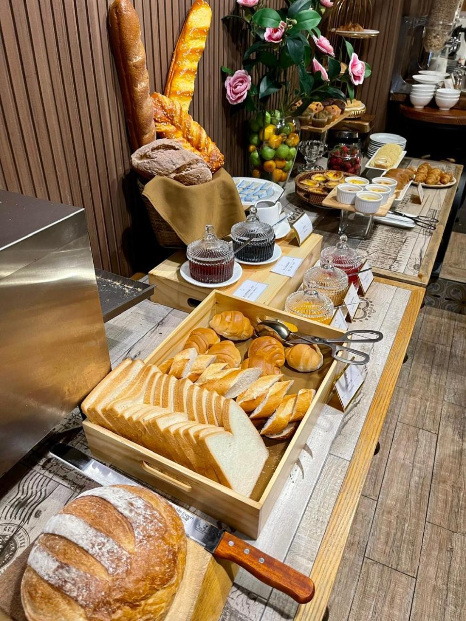 Nesta Hotel Saigon Хошимин Екстериор снимка
