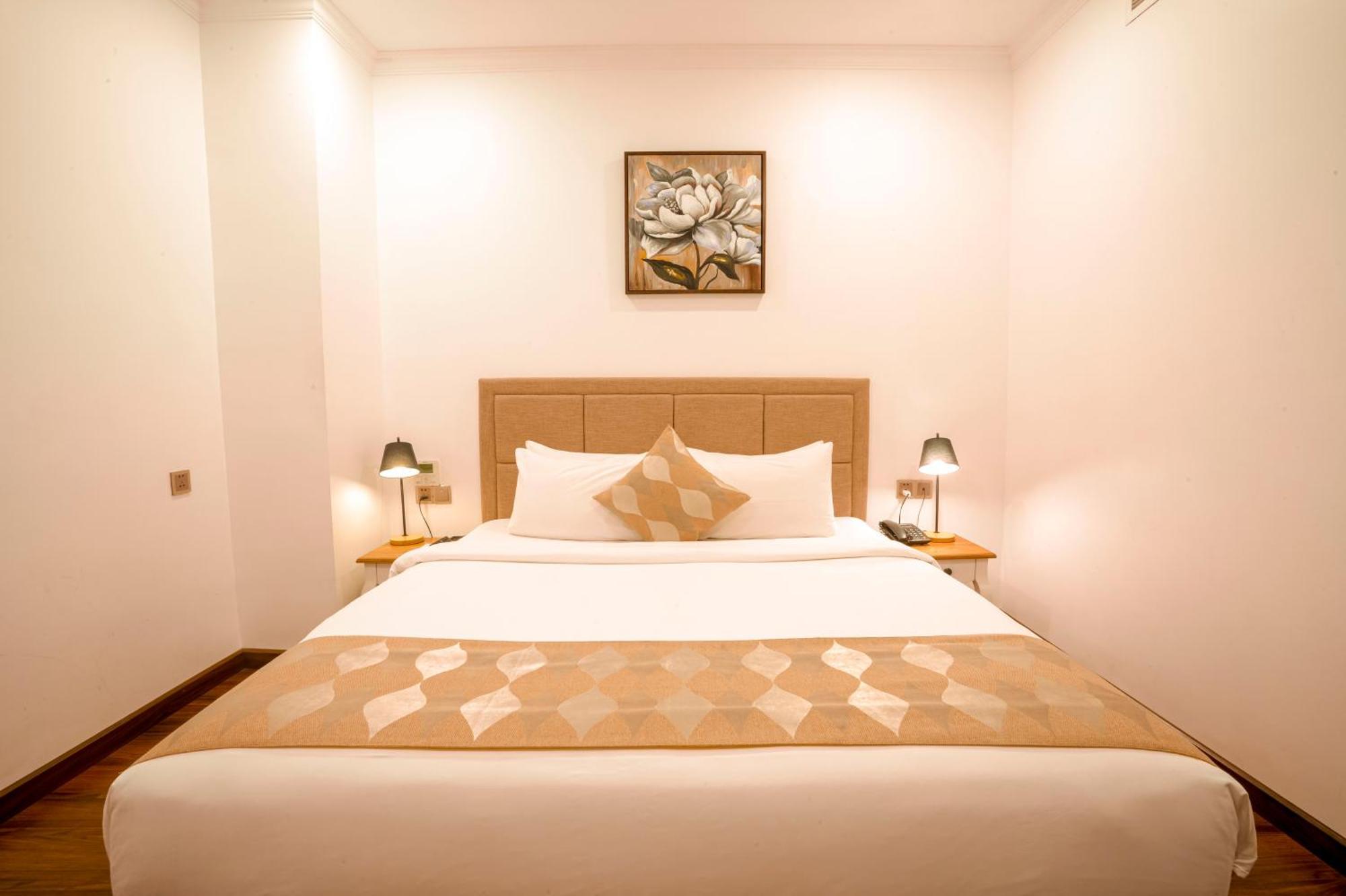Nesta Hotel Saigon Хошимин Екстериор снимка