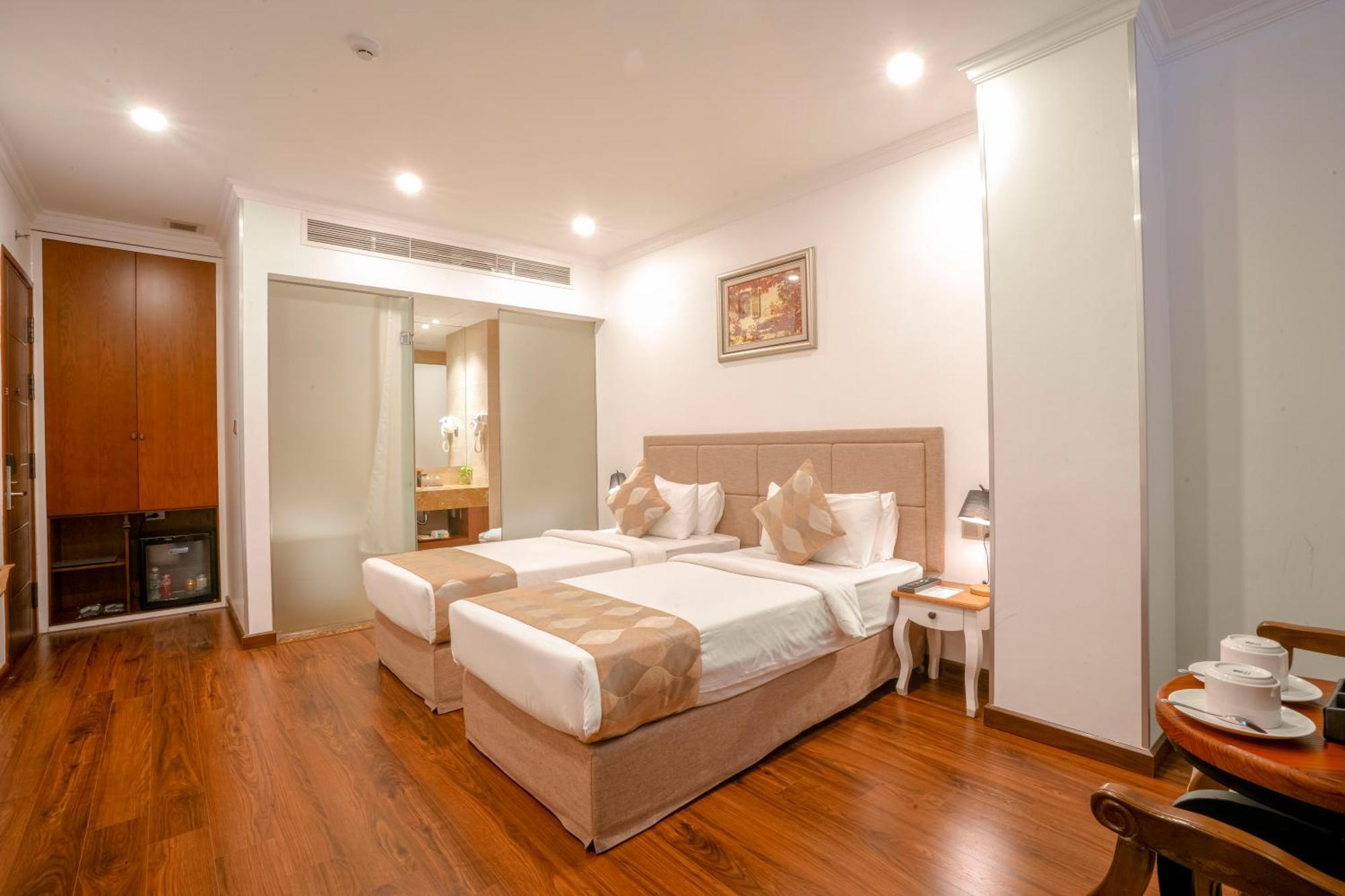 Nesta Hotel Saigon Хошимин Екстериор снимка