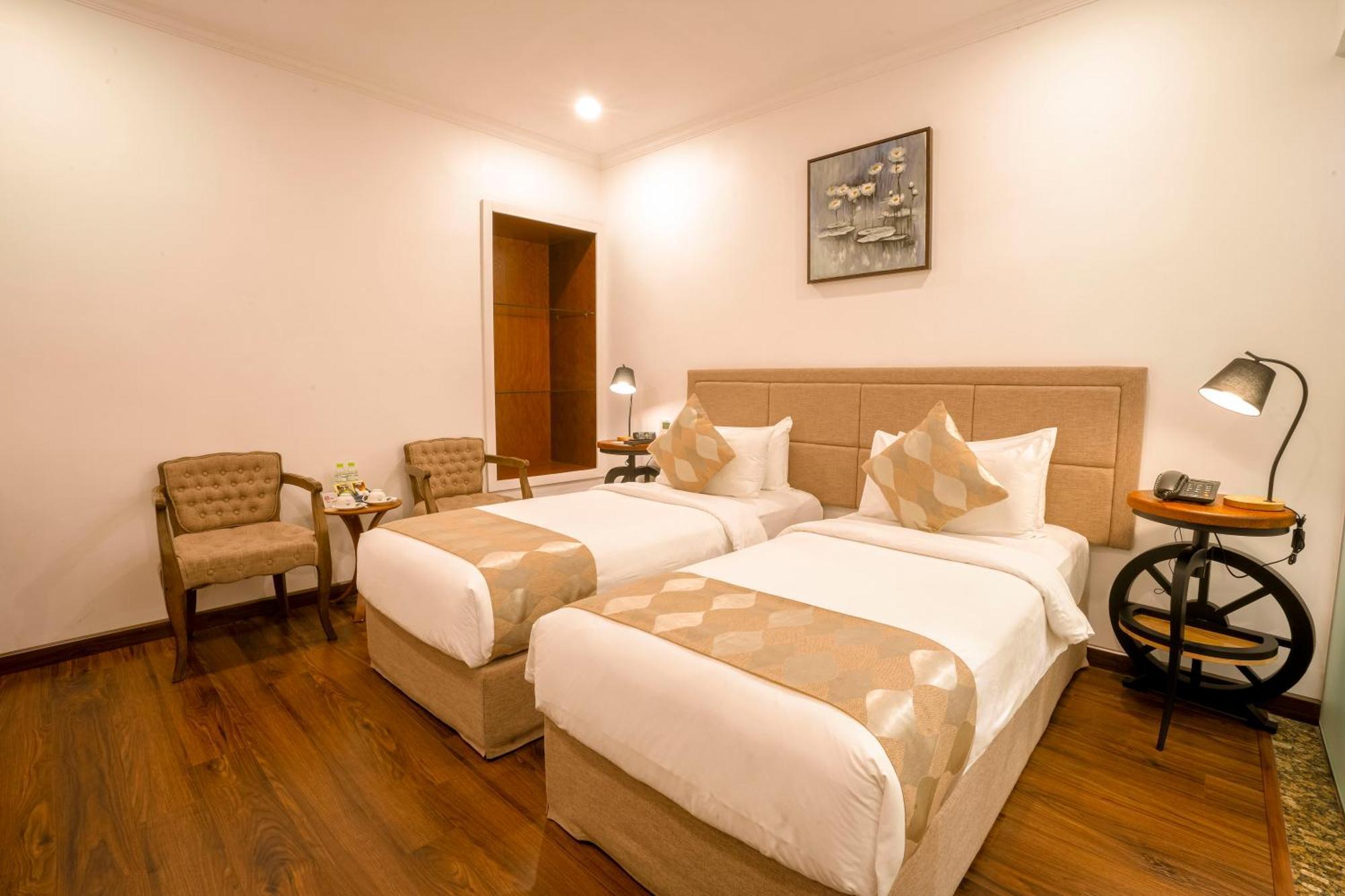 Nesta Hotel Saigon Хошимин Екстериор снимка