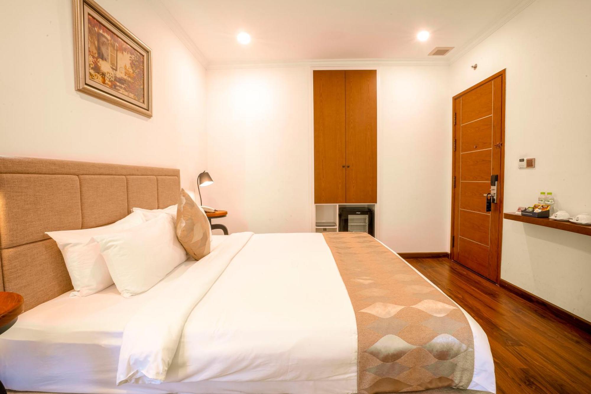 Nesta Hotel Saigon Хошимин Екстериор снимка