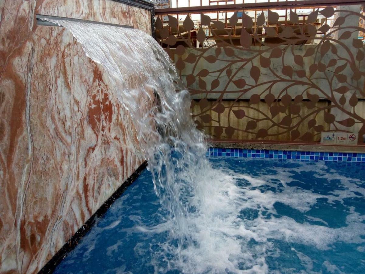 Nesta Hotel Saigon Хошимин Екстериор снимка